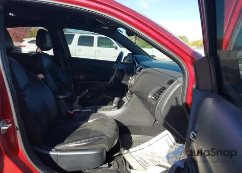 2011 Chrysler 200 Limited from USA, damaged, VIN 1C3BC2FG8BN526869